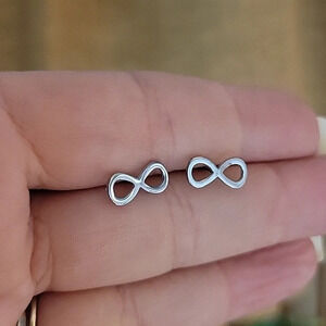 🔥LAST PAIR🔥 Infinity Symbol Stud Earrings